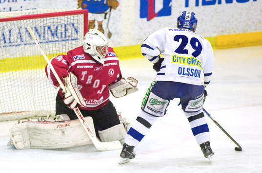 Daniel Olsson och Petter Sandström, målvakt, Troja