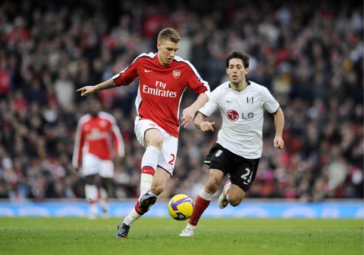 Nicklas Bendtner, Arsenal och Clint Dempsey, Fulham