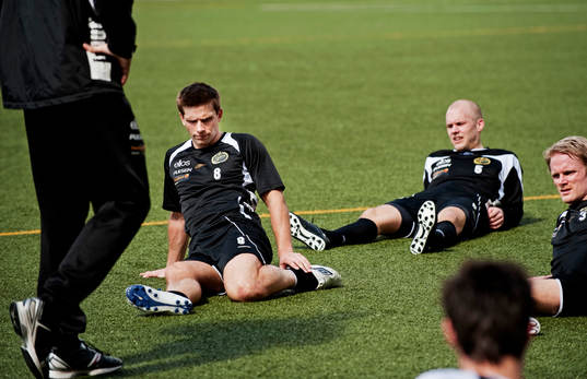Anders Svensson stretchar. Stretch