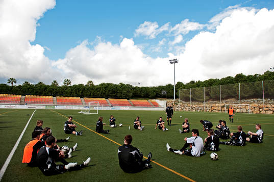 Elfsborg-spelarna stretchar i slutet av