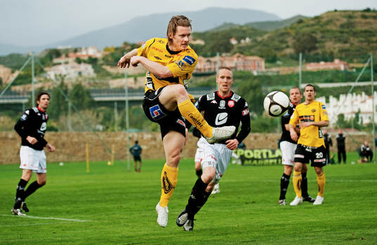 Fredrik Berglund, Elfsborg, tar ner bollen