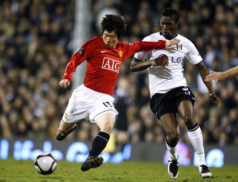 Park Ji Sung, Manchester United och Dickson Etuhu, Fulham