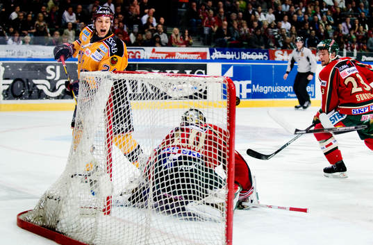 Johan Harju, Luleå slår in 0-1 bakom Johan Holmqvist,