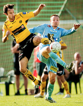 Helgi Danielsson, Elfsborg, vinnar bollen i luften mot
