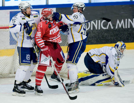 Teemu Laine, HV71 trycker till Anton Axelsson, Timrå