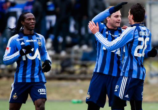 Kebba Ceesay,  Daniel Sjölund och Trimi Makolli, jubel
