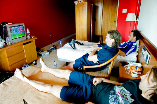 Tobias Hysen, Gustav Svensson och Mattias Bjärsmyr tittar