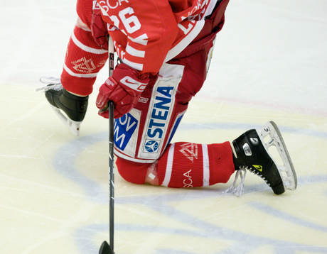 Mikko Lehtonens skridsko går sönder just innan HV71 gör