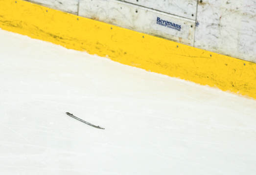Mikko Lehtonens skridsko går sönder just innan HV71 gör