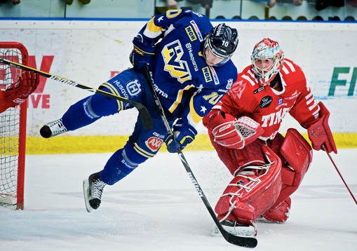 Martin Thörnberg, HV71, i en underlig situation framför
