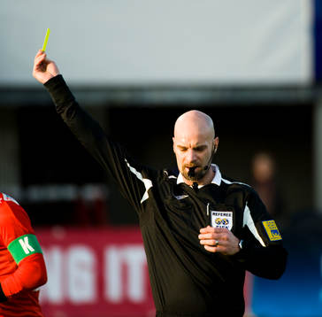 Stefan Johanesson, domare, varning, gult kort