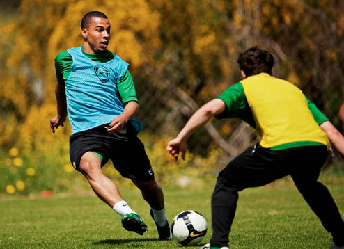 Charlie Davies, Hammarby, passar bollen