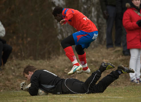 Adama Tamboura, Helsingborg hoppar Fredrik Persson,