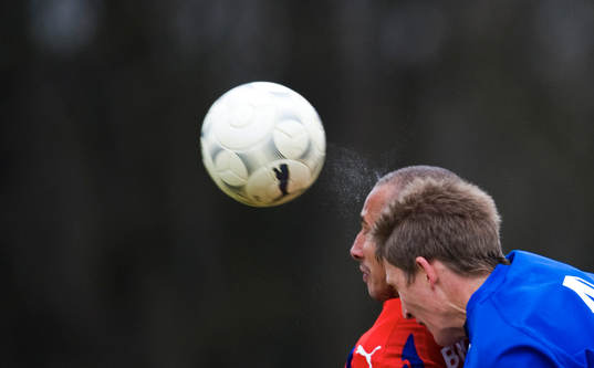 Punktmarkering, Peter Abelsson i ryggen på Henrik Larsson
