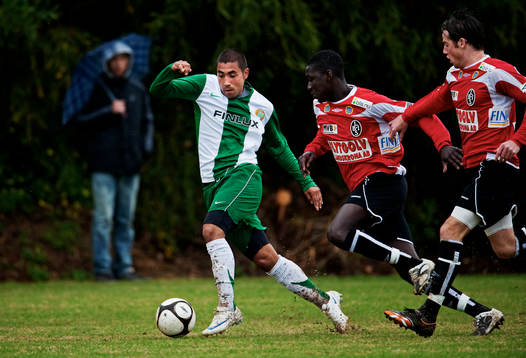 Sebastian Castro-Tello, Hammarby, tar sig förbi försvaret