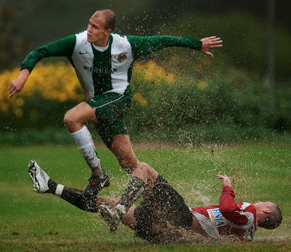 Marcus Törnstrand, Hammarby, blir tacklad