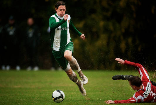Freddy Söderberg, Hammarby, tar sig förbi Linus