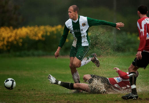 Marcus Törnstrand, Hammarby, blir tacklad