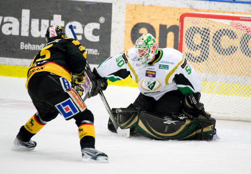 Brad Moran, Skellefteå kommer fri mot Jonas Gustavsson,