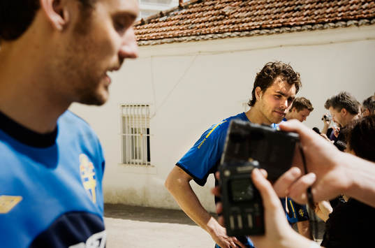 Andreas Isaksson, Johan Elmander pratar med pressen