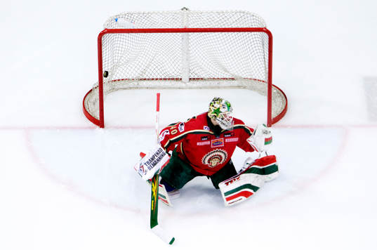 Johan Holmqvist, målvakt, Frölunda släpper in ett mål