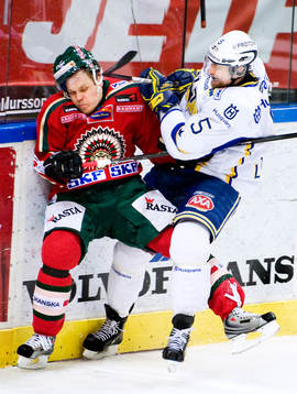 Janne Niskala, Frölunda, Mikko Luoma, HV71, tackling