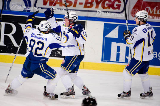 Teemu Laine, Nicholas Angell, Johan Björk, HV71 jubel