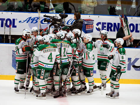 Jakob Johansson, Rögle, hyllas av laget