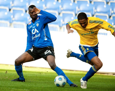 Joe Sise, Halmstad och Mikkel Bischoff, Bröndby