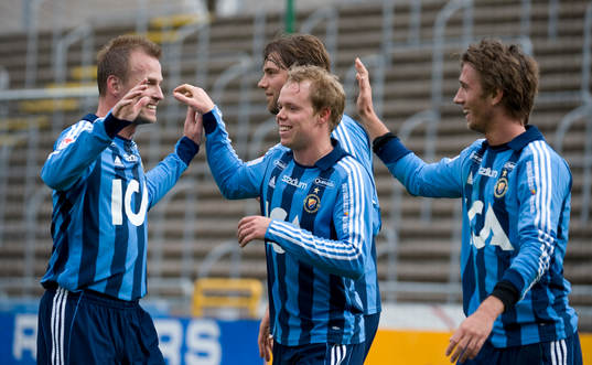 Jubel i Djurgården sedan Philip Hellquist gjort 1 - 0