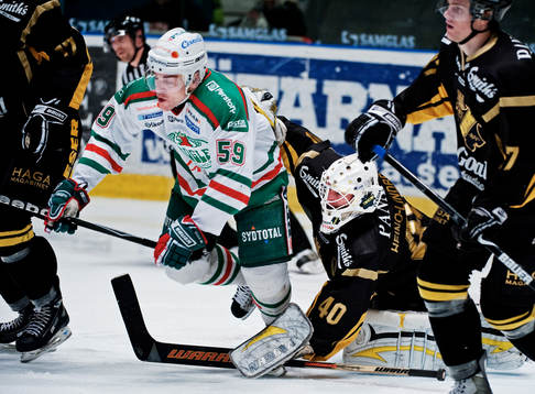 Christopher Heino-Lindberg, målvakt, AIK, trycker ner