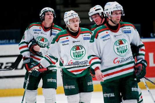 Tommy Enström och övriga Rögle-spelare depp