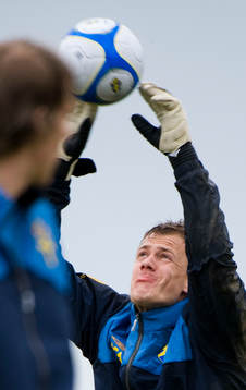 Johan Dahlin fångar bollen