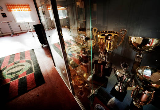 En del av de troféer Brommapojkarna erövrat