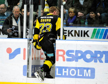 Peter Öberg, Västerås, lämnar isen