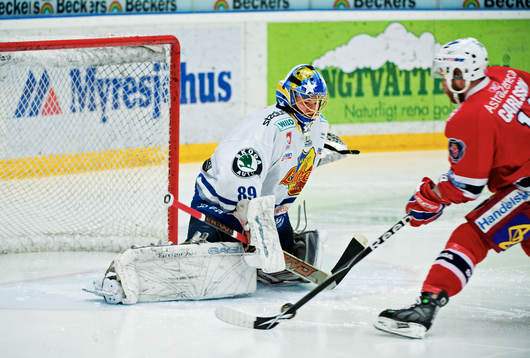 Robert Carlsson, Södertälje, gör 1-0 bakom Christoffer