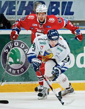 Björn Karlsson, Växjö, jagas av Petri Pakaslahti,