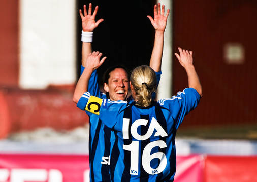 Linda Fagerström och Victoria Svensson, jubel