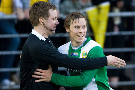 Ömt omfamnande, domare Markus Strömbergsson och David