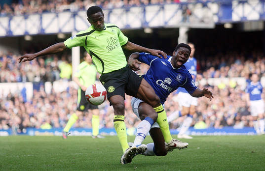 Louis Saha, Everton och Maynor Figueroa, Wigan
