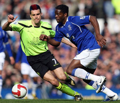 Louis Saha, Everton och Paul Scharner, Wigan