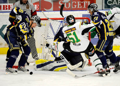 Pasi Puistola, HV71, stoppar Rickard Wallin, Färjestad