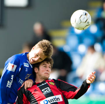 Rasmus Bengtsson och Olof Guterstam i en ömsint situation