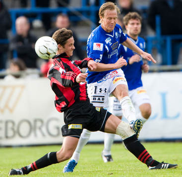 Magnus Andersson slår ett inlägg