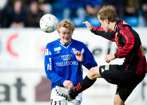 Kim Odelius rensar framför Fredrik Jensen