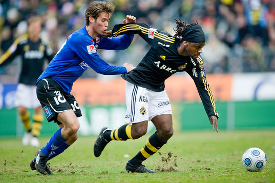 Emil Salomonsson, Halmstad och Martin Kayongo-Mutumba, AIK