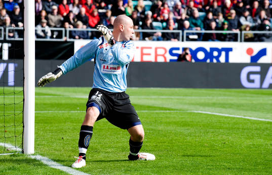 David Stenman, målvakt, Örgryte gör en tavla