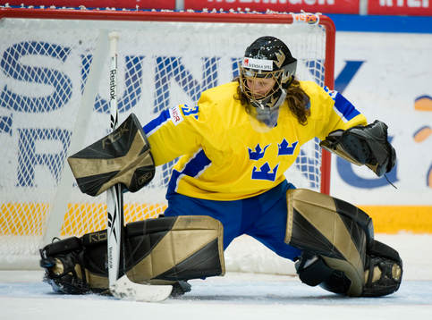 Valentina Lizana, Målvakt, räddar