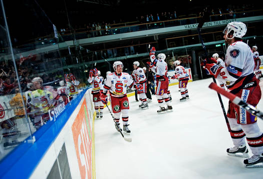 Södertälje-spelarna tackar fansen
