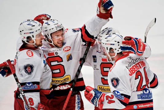 Jörgen Bemström, Södertälje, gratuleras till sitt